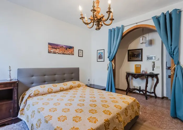 Lucca Historic Center Cozy Apartment!